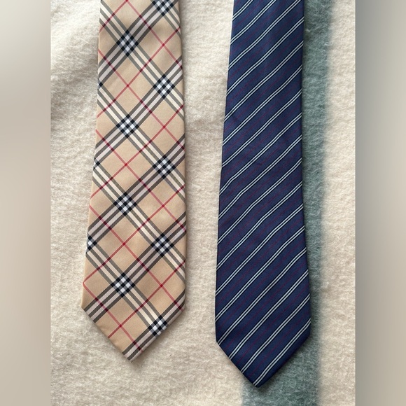 Two beautiful Burberry neckties. Both 100% silk. - Picture 2 of 4